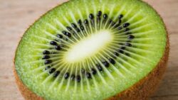 Mixing Kiwi Peels With Vinegar Triggers Curiosity as Experts Explain the Unexpected Reason